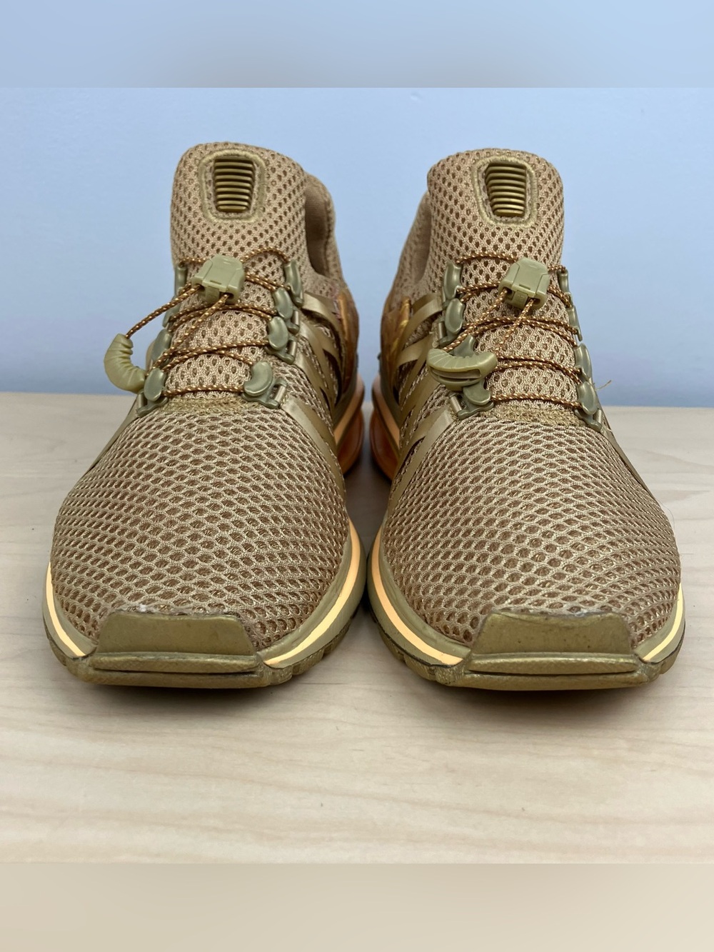 Nike Women’s Size 8.0 Shox Gravity Metallic Gold Floral Athletic Training Shoes - Picture 5 of 11